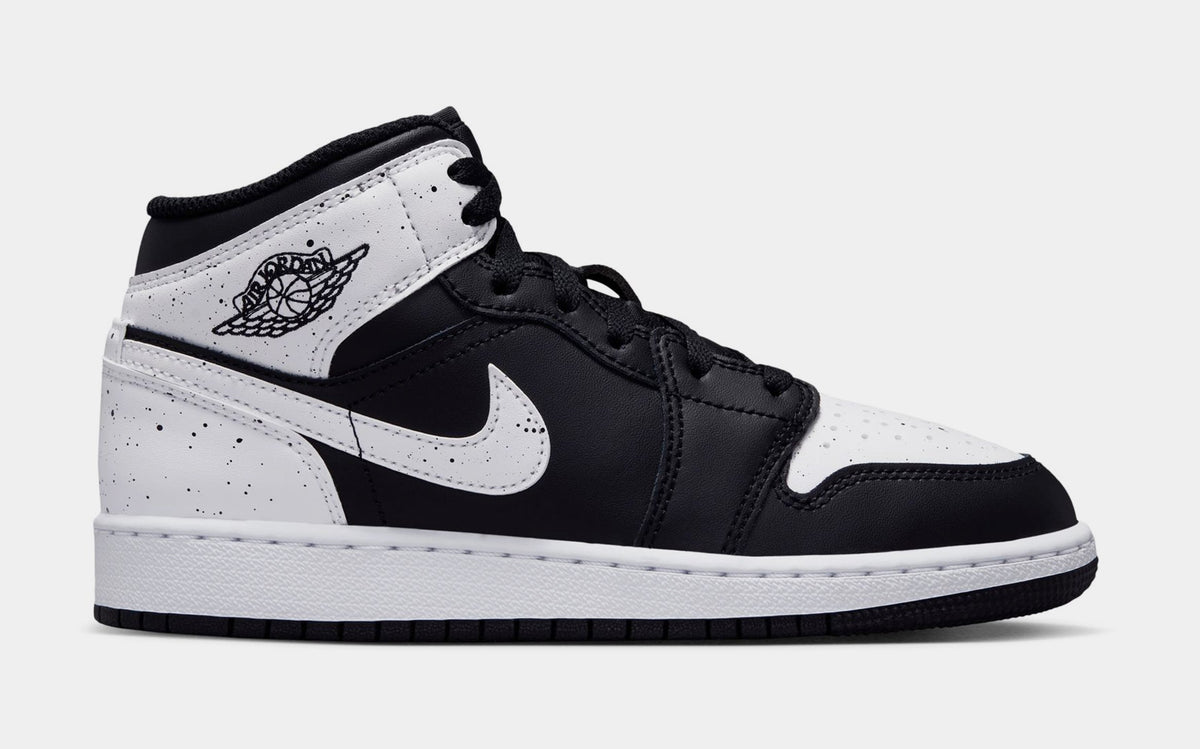 Air Jordan 1 Mid SE Oreo Grade School Lifestyle Shoes (Black/Black/White)