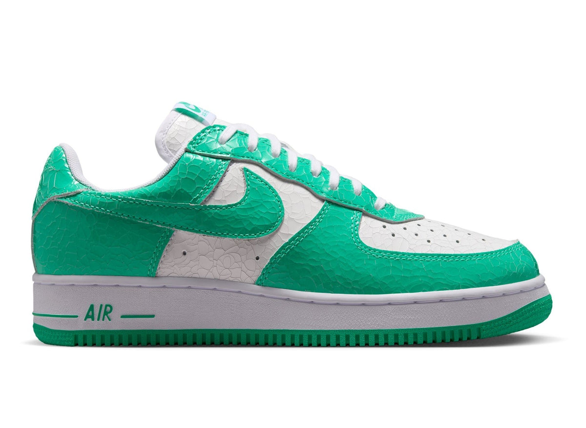 Nike Air Force 1 'Cracked Leather' in Menta