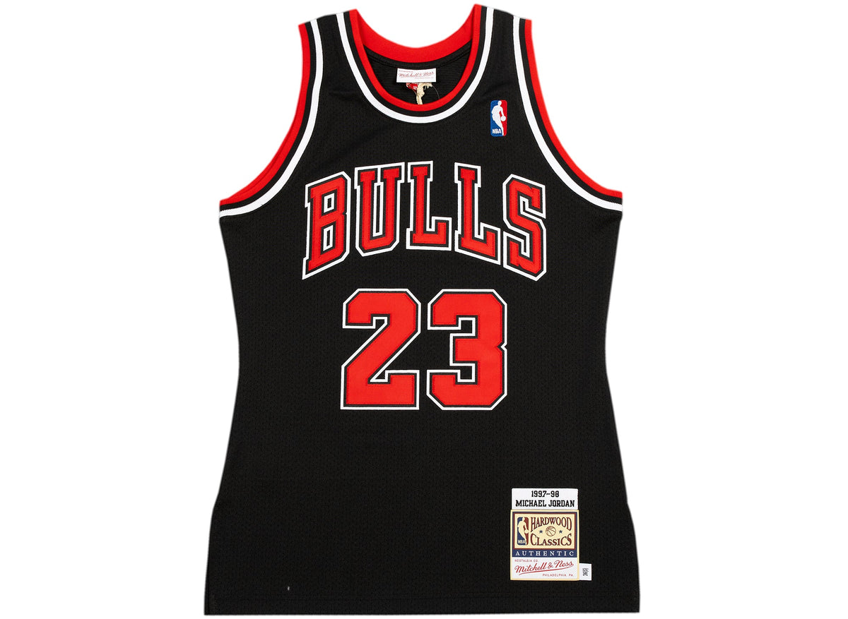 Mitchell & Ness Authentic Jersey Chicago Bulls Alternate 1997-98 Michael Jordan in Black / Red