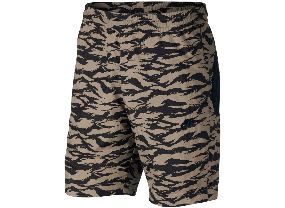 Nike Vaporwave Swoosh Woven Shorts in Camo / Black