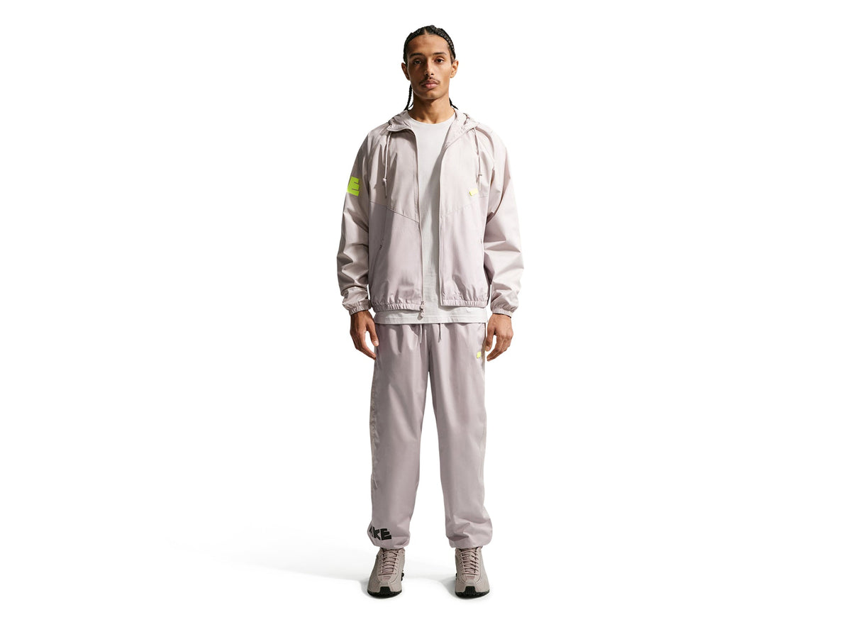 Nike Windrunner Graphic Woven Jacket in Cream